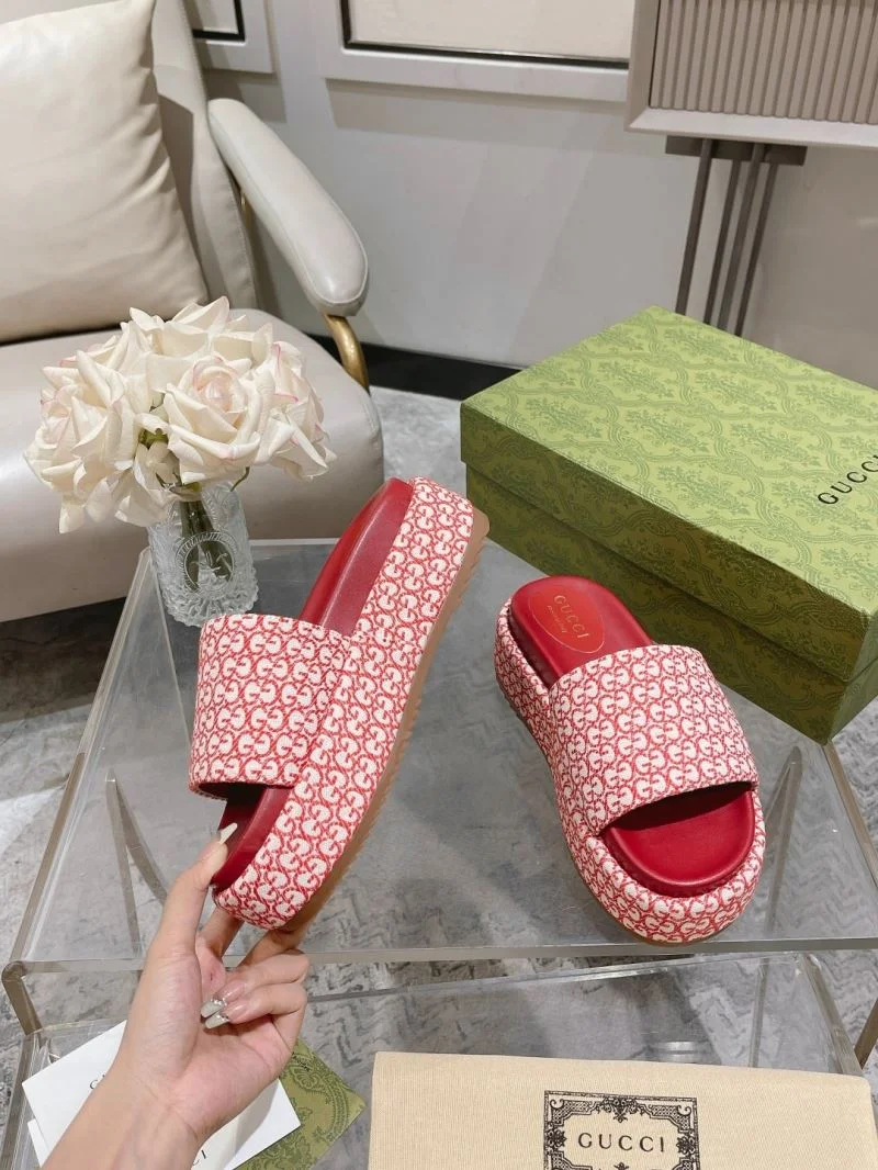EyeCatching Gucci Slippers 24877