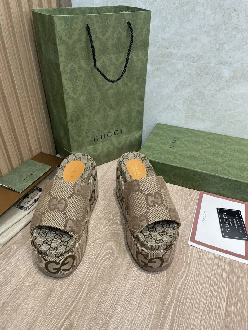Gucci Slippers Trendsetting 24706