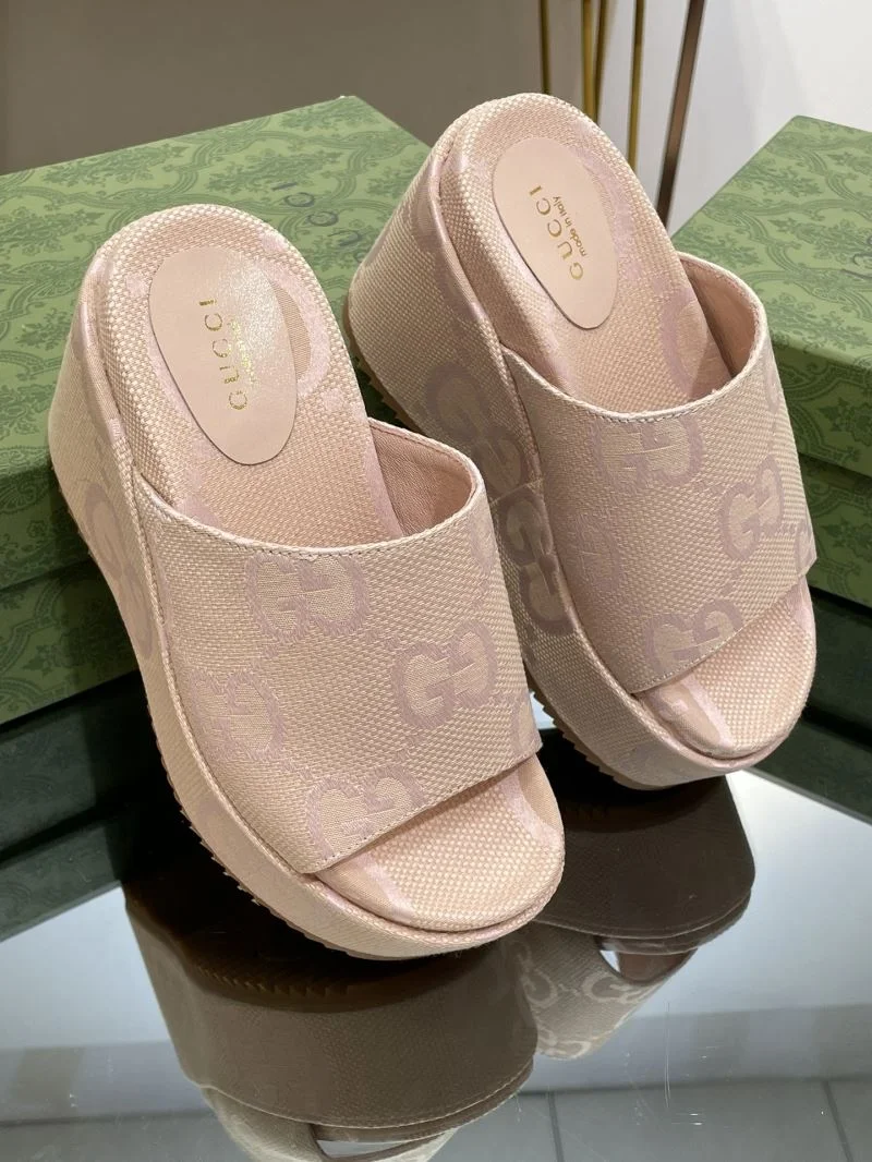 Resilient Gucci Slippers 24720