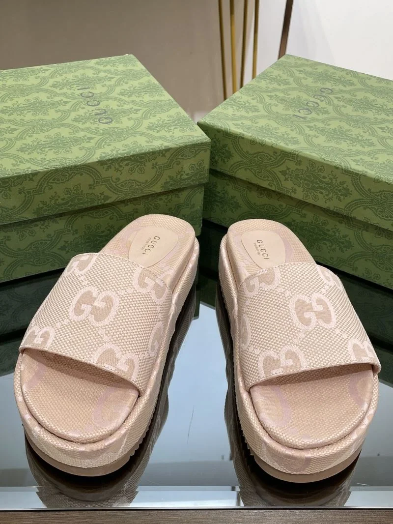 Sleek Gucci Slippers 24701