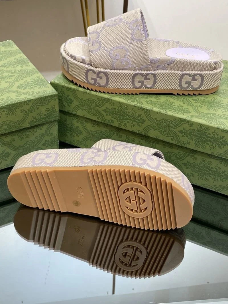 Gucci Slippers Sleek 24692