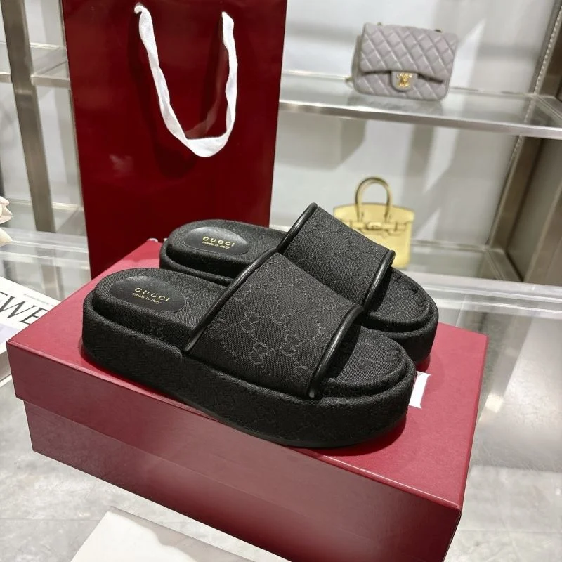 Gucci Slippers Bold 24650