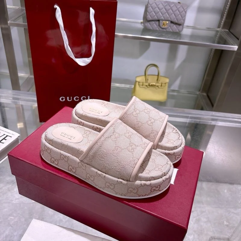 Sporty Gucci Slippers 24639