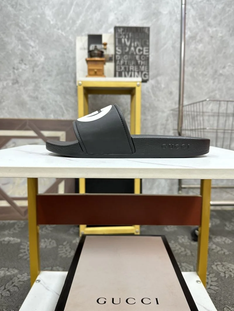 Gucci Slippers FashionForward 25249