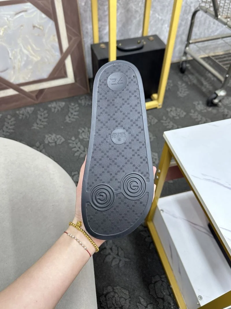 Gucci Slippers FashionForward 25249
