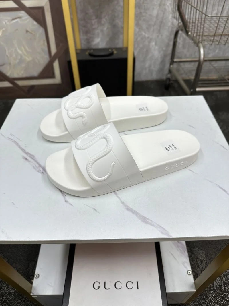 Gucci Slippers ZipUp 25254