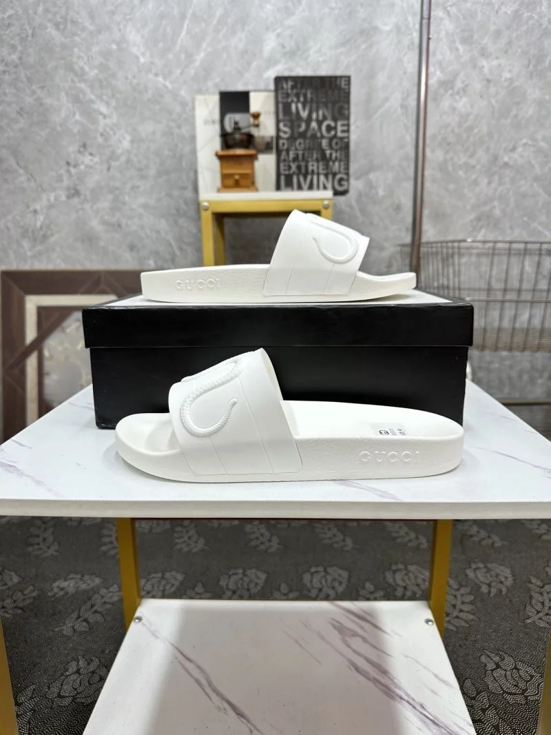 Gucci Slippers ZipUp 25254