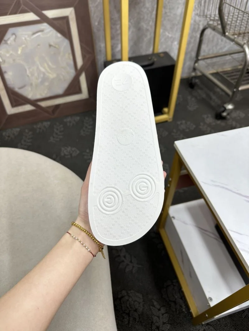 Gucci Slippers ZipUp 25254