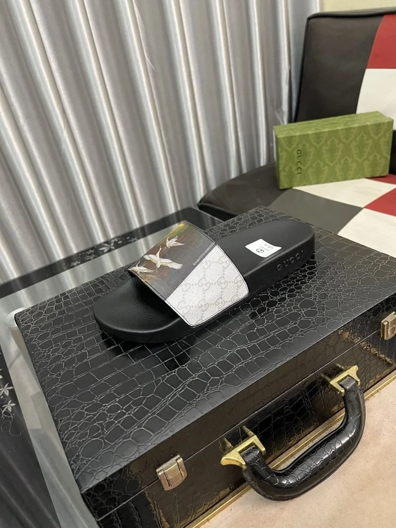 Elegant Gucci Slippers 25197