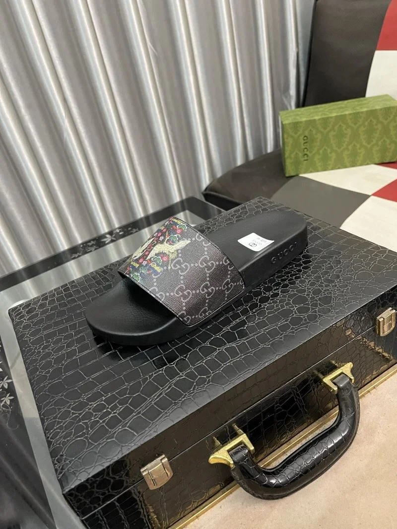Vibrant Gucci Slippers 25226