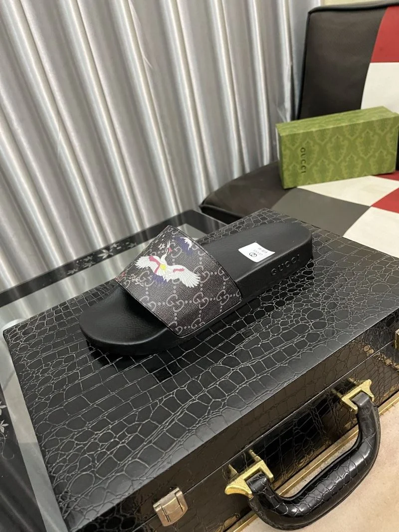 Effortless Gucci Slippers 25187