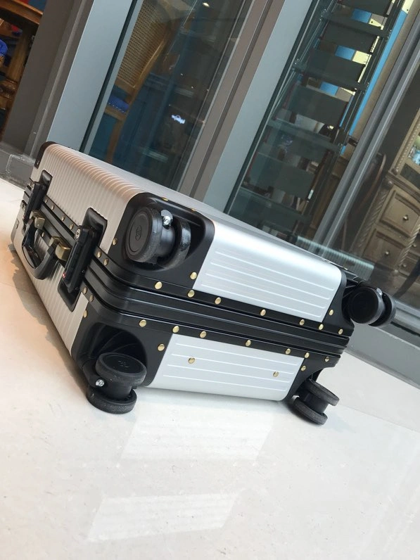Cozy Gucci Suitcase 65647