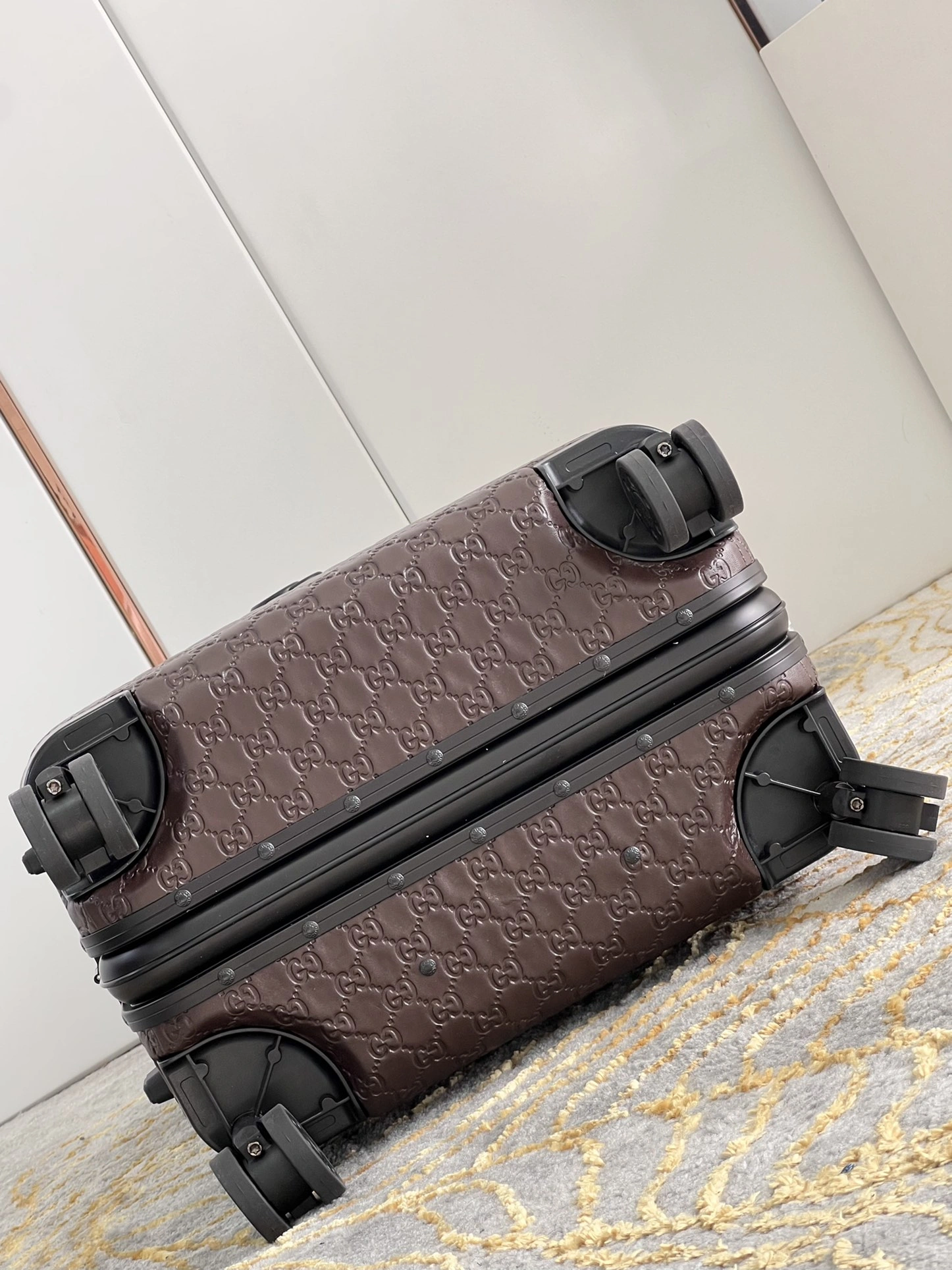 Gucci Suitcase Durable 71781