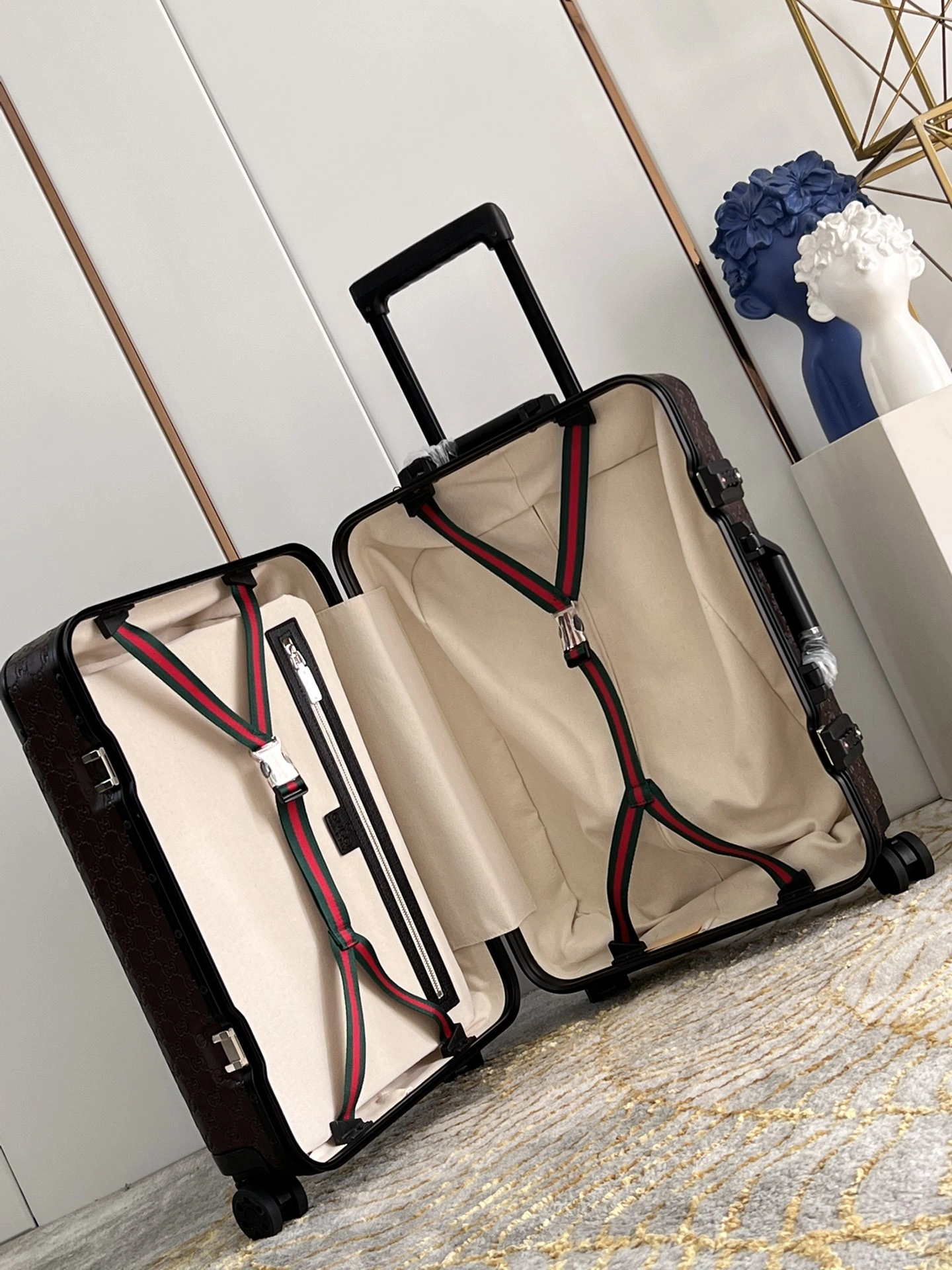 Gucci Suitcase Durable 71781