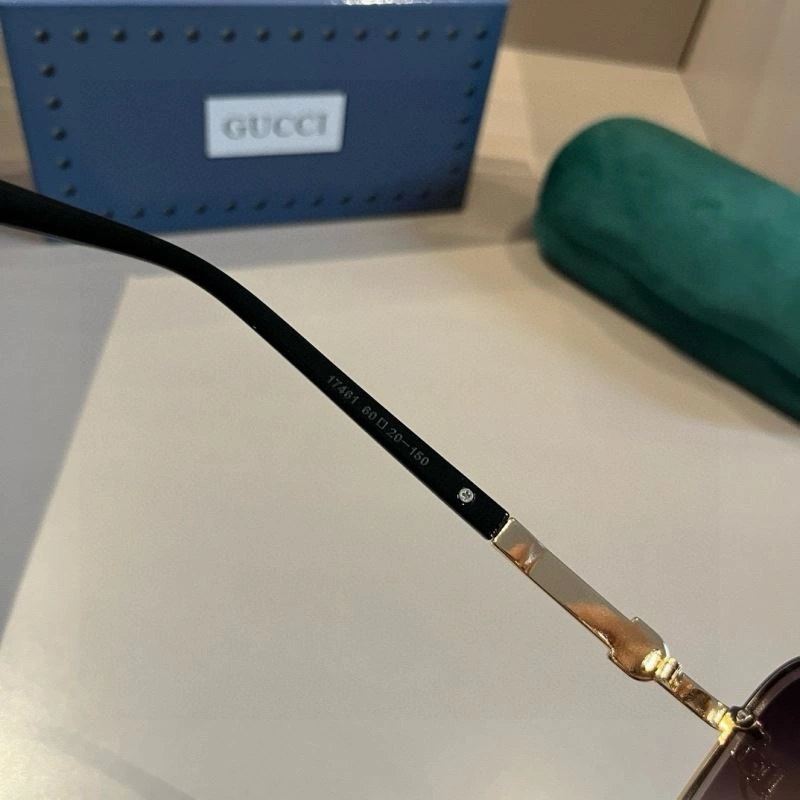 Snug Gucci Sunglasses 279711