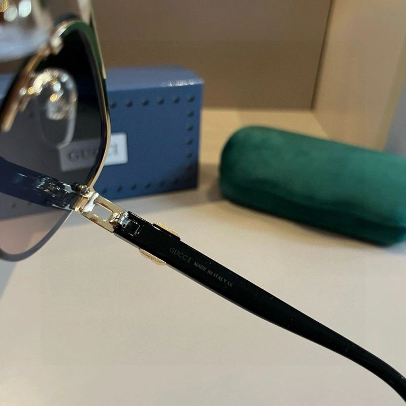 Gucci Sunglasses ZipUp 279727
