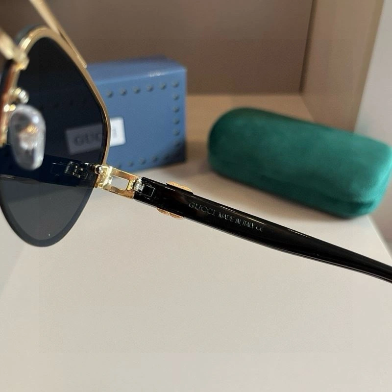 Snug Gucci Sunglasses 279738
