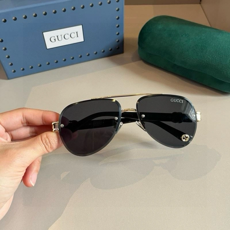 Snug Gucci Sunglasses 279738