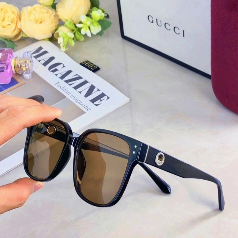 Minimalist Gucci Sunglasses 279678