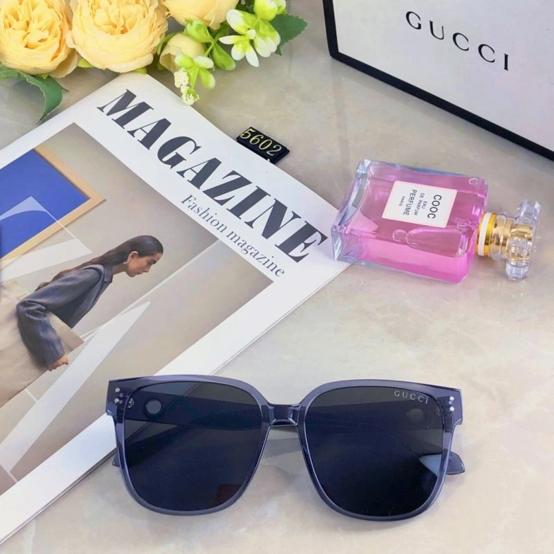 Minimalist Gucci Sunglasses 279678