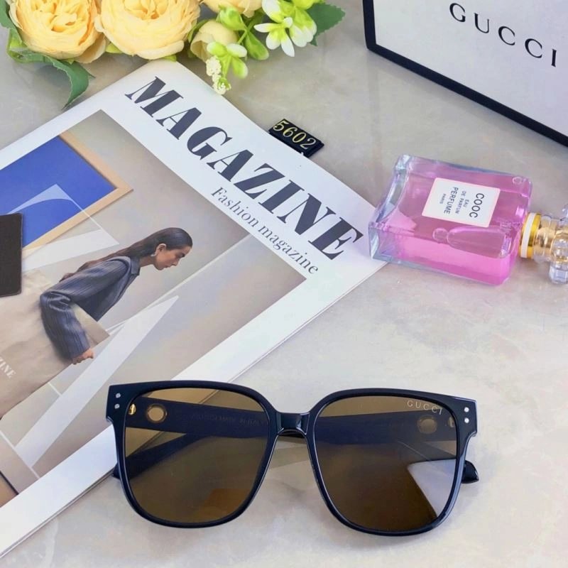 Minimalist Gucci Sunglasses 279678
