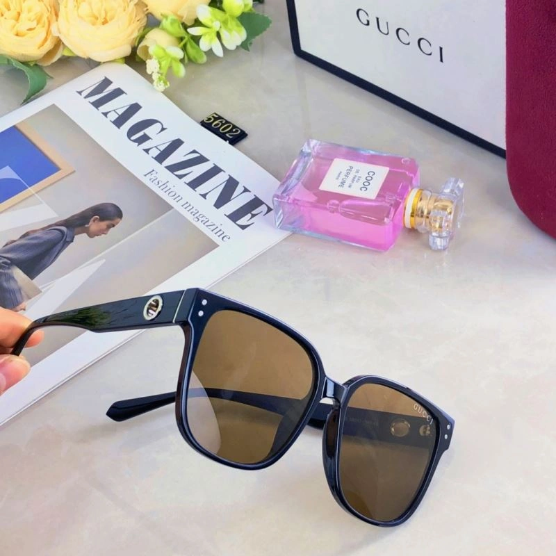 Minimalist Gucci Sunglasses 279678
