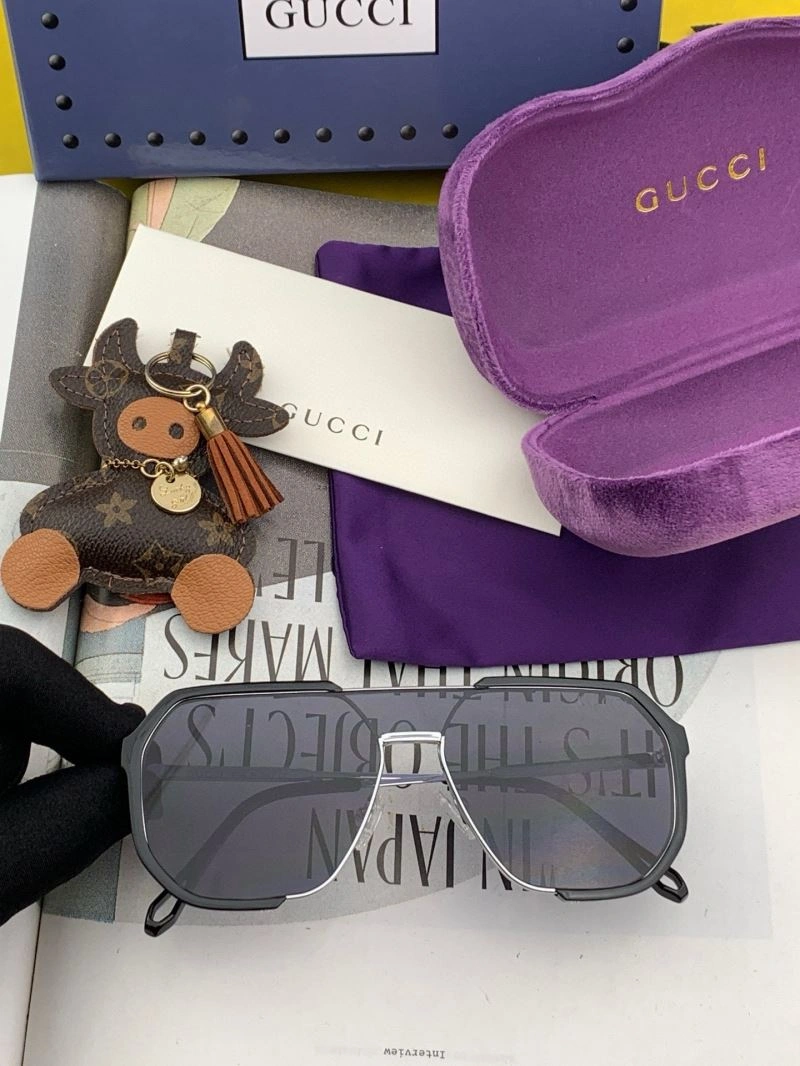 Gucci Sunglasses Sporty 279696