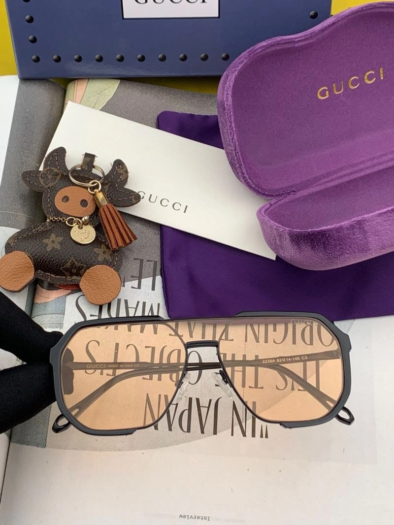 Gucci Sunglasses Sporty 279696