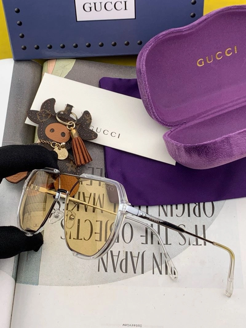 Gucci Sunglasses Sporty 279696
