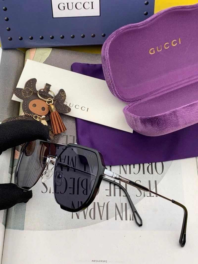 Gucci Sunglasses Sporty 279696