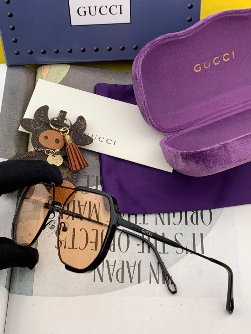 Gucci Sunglasses Sporty 279696