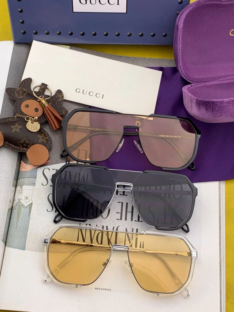 Gucci Sunglasses Sporty 279696