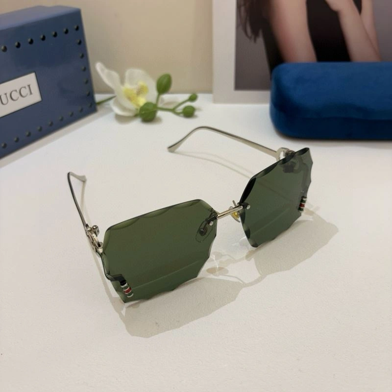 Gucci Sunglasses Lightweight 279688