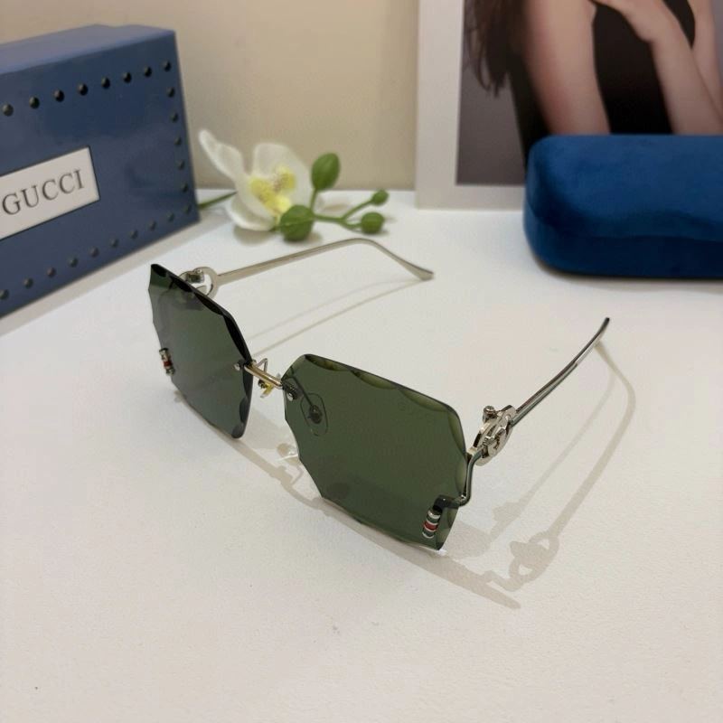 Gucci Sunglasses Lightweight 279688