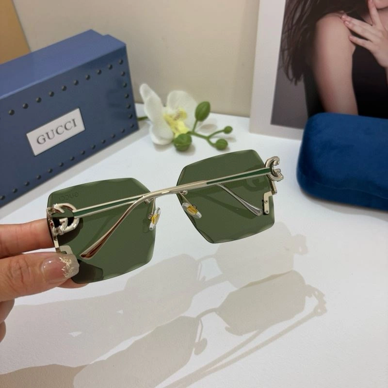 Gucci Sunglasses Lightweight 279688