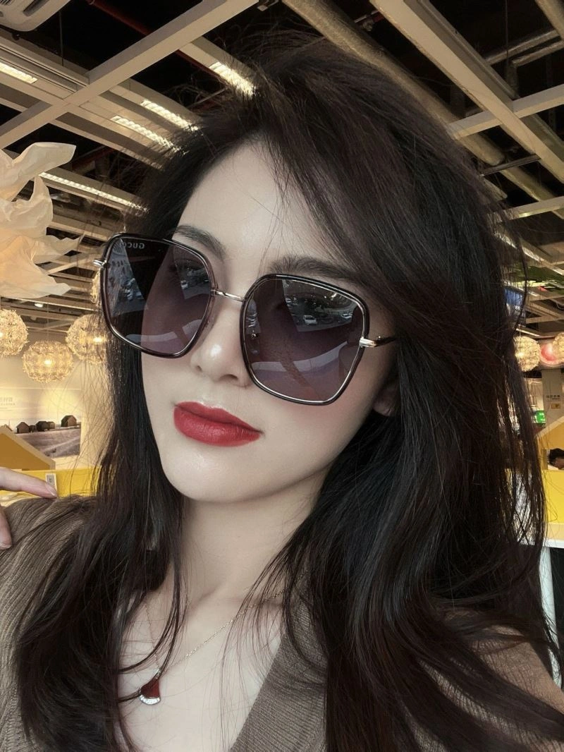 Gucci Sunglasses Minimalist 279665