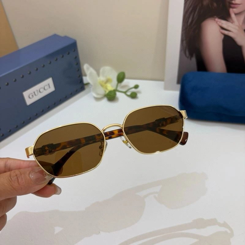 Trendsetting Gucci Sunglasses 279646