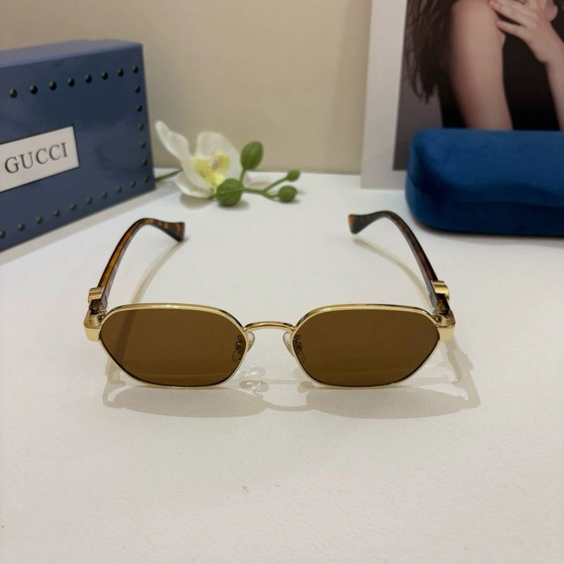Trendsetting Gucci Sunglasses 279646