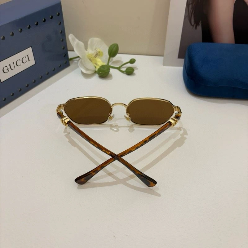 Trendsetting Gucci Sunglasses 279646