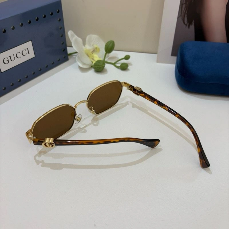 Trendsetting Gucci Sunglasses 279646