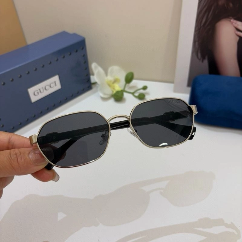 Lightweight Gucci Sunglasses 279651