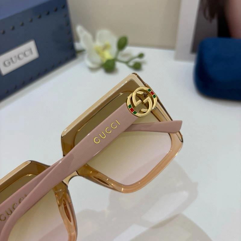 Casual Gucci Sunglasses 279639