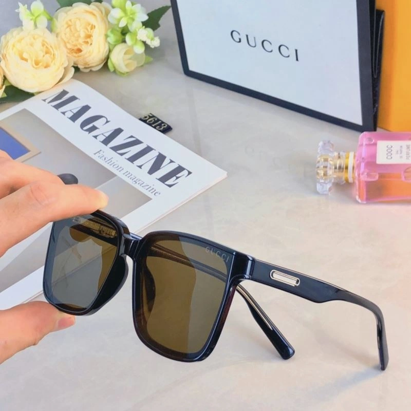 Trendsetting Gucci Sunglasses 279648