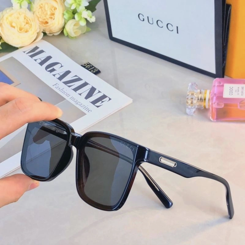 Trendsetting Gucci Sunglasses 279648