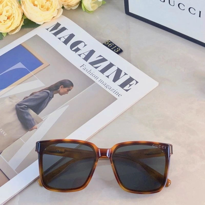 Trendsetting Gucci Sunglasses 279648