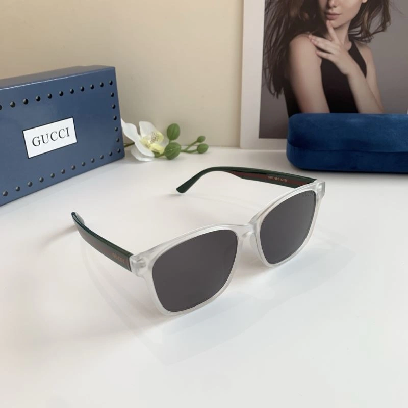 Gucci Sunglasses Sporty 279645