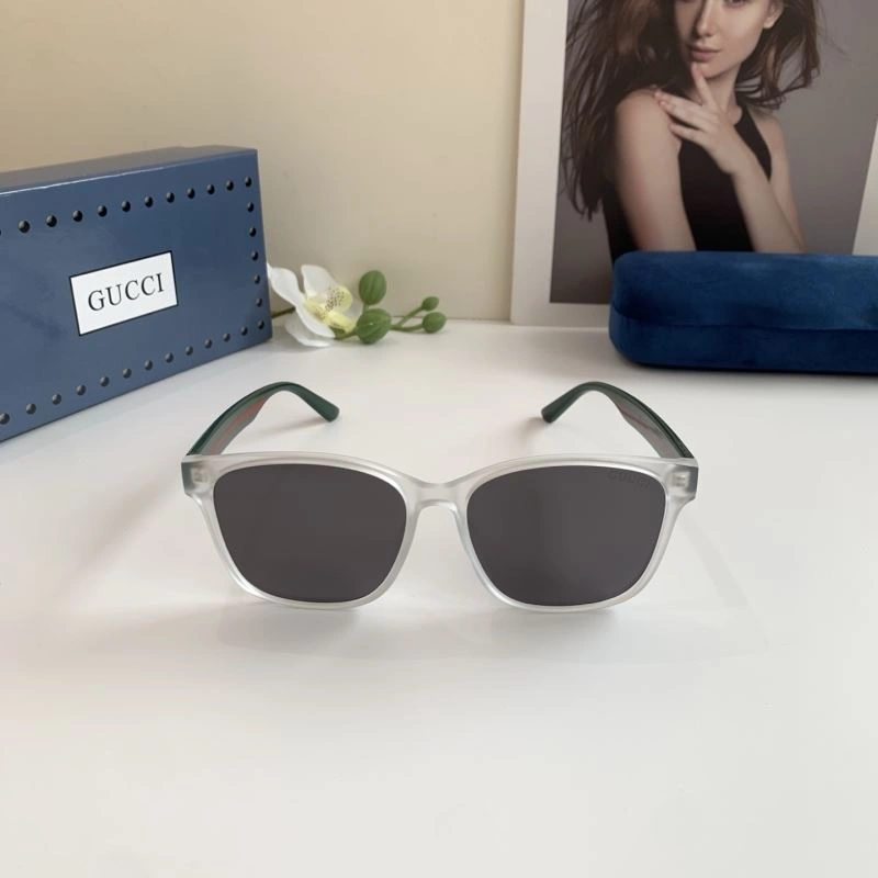 Gucci Sunglasses Sporty 279645