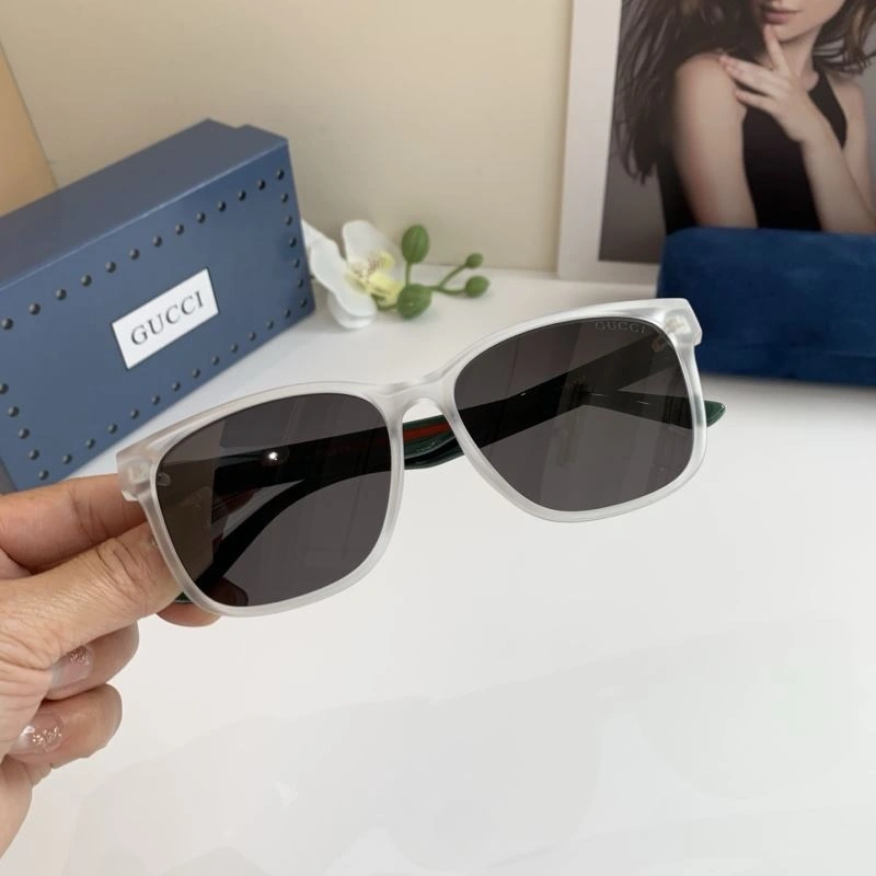 Gucci Sunglasses Sporty 279645
