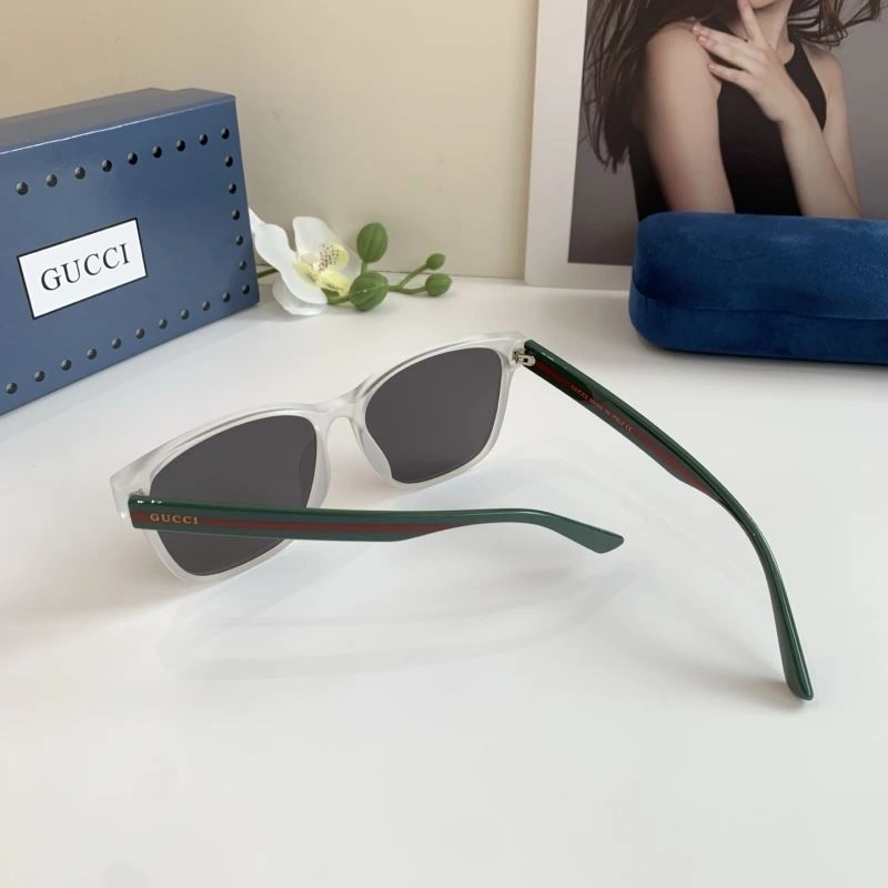 Gucci Sunglasses Sporty 279645