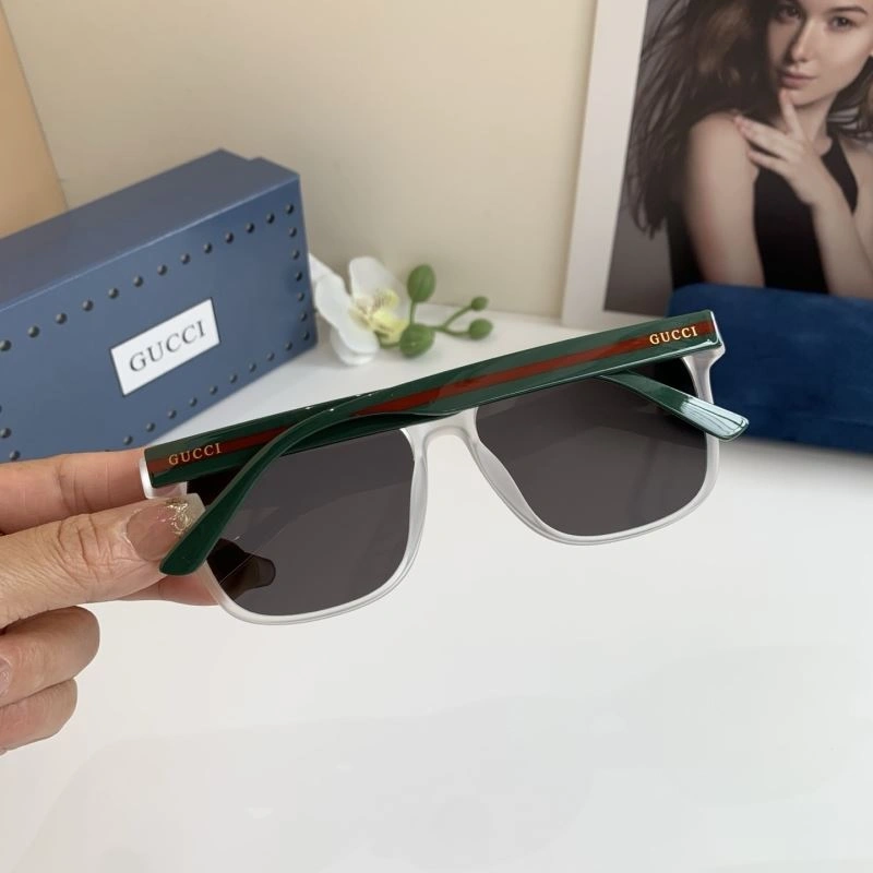 Gucci Sunglasses Sporty 279645